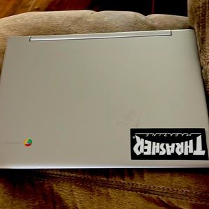 Lenovo chromebook 330 touchscreen foldable screen great for gaming and work.srek